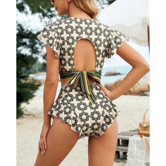 Retro Green Geometric Ruffled Wrap Top Bikini - Picture 3 of 16